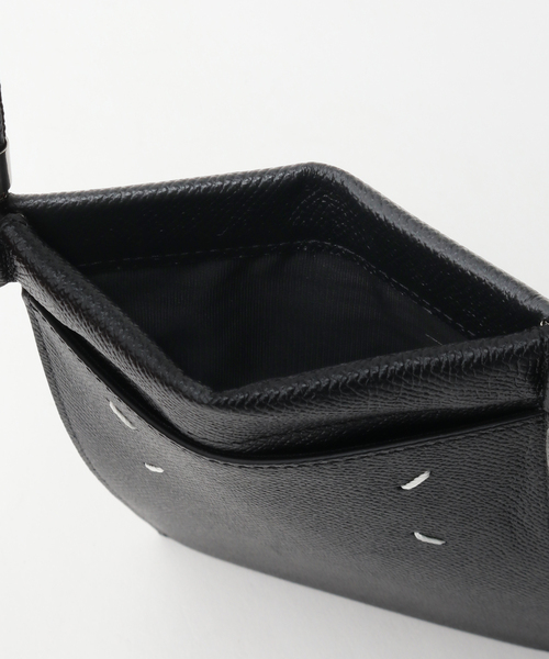 Maison Margiela(メゾンマルジェラ)の「【MAISON MARGIELA / メゾン マルジェラ】PHONE NECK POUCH P4745(スマホケース/カバー・メンズ・ブラック・FREE)」の7枚目の写真