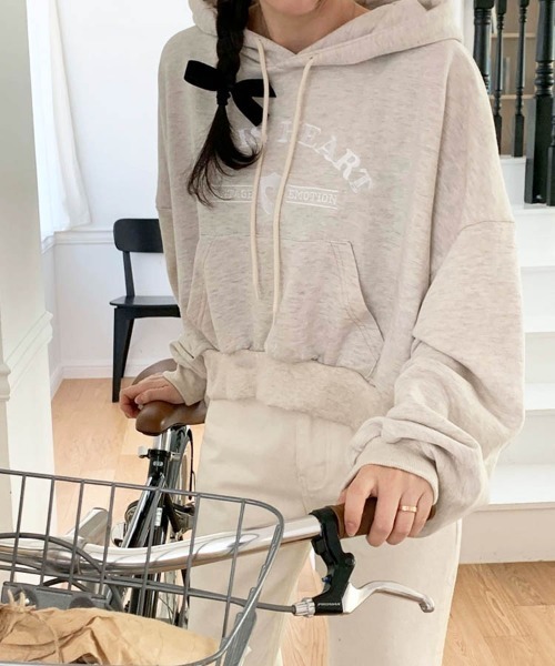 Dalfwin（ダールフィン）の「HEART刺繍ドルマンスリーブスウェットパーカー（パーカー・レディース・グレー/パープル/ブラック・FREE）」の13枚目の写真