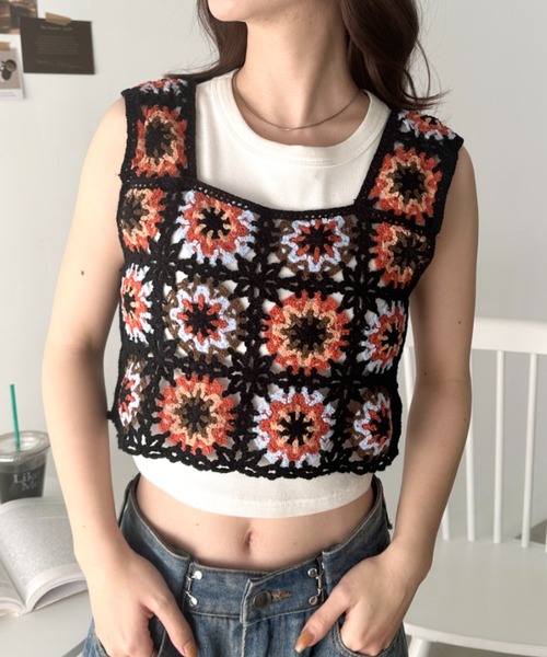 CLEA（クレア）の「フラワークロシェ編みビスチェトップス（ベスト・レディース・アイボリー/ブラック・FREE）」の21枚目の写真