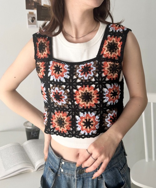 CLEA（クレア）の「フラワークロシェ編みビスチェトップス（ベスト・レディース・アイボリー/ブラック・FREE）」の22枚目の写真