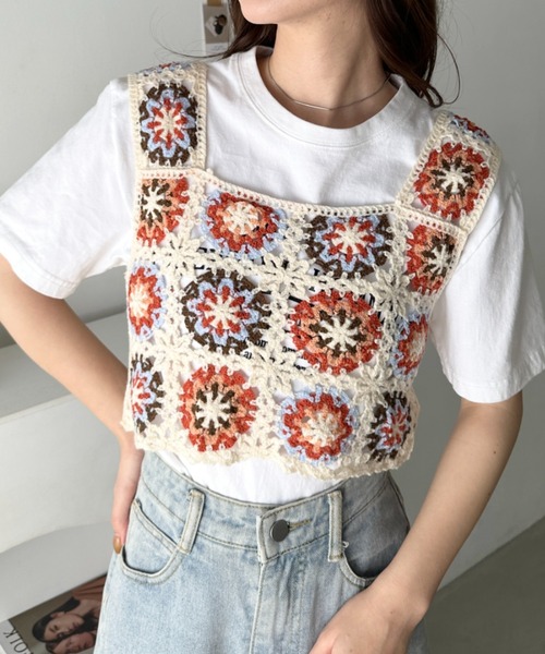 CLEA（クレア）の「フラワークロシェ編みビスチェトップス（ベスト・レディース・アイボリー/ブラック・FREE）」の16枚目の写真