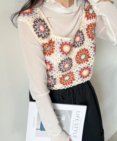 CLEA（クレア）の「フラワークロシェ編みビスチェトップス（ベスト・レディース・アイボリー/ブラック・FREE）」の19枚目の写真