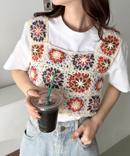 CLEA（クレア）の「フラワークロシェ編みビスチェトップス（ベスト・レディース・アイボリー/ブラック・FREE）」の13枚目の写真