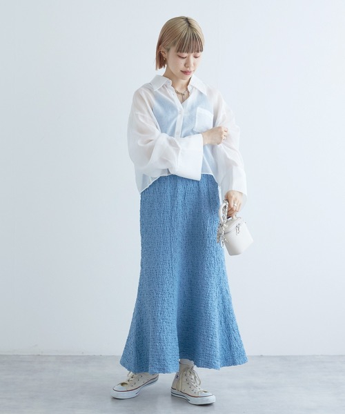 w closet（ダブルクローゼット）の「バックギャザーショート丈シアーシャツ（シャツ/ブラウス・レディース・ブルー/オフホワイト/ピンク・FREE）」の4枚目の写真