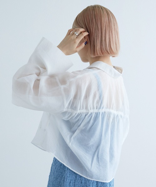 w closet（ダブルクローゼット）の「バックギャザーショート丈シアーシャツ（シャツ/ブラウス・レディース・ブルー/オフホワイト/ピンク・FREE）」の9枚目の写真