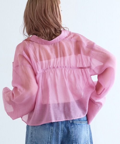 w closet（ダブルクローゼット）の「バックギャザーショート丈シアーシャツ（シャツ/ブラウス・レディース・ブルー/オフホワイト/ピンク・FREE）」の21枚目の写真