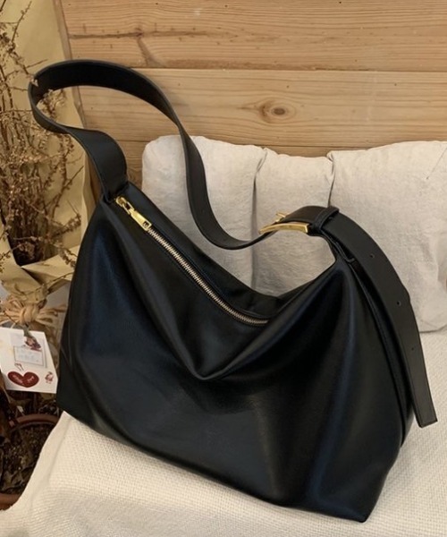 moment+（モーメントプラス）の「【累計販売枚数1万枚突破！】ワイドベルトフェイクレザーショルダーバッグ（ショルダーバッグ・レディース・ブラック/ブラウン/アイボリー・FREE）」の9枚目の写真