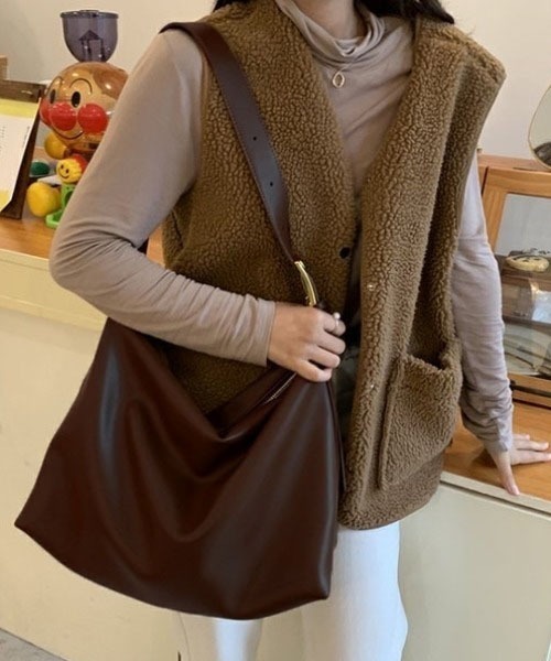 moment+（モーメントプラス）の「【累計販売枚数1万枚突破！】ワイドベルトフェイクレザーショルダーバッグ（ショルダーバッグ・レディース・ブラック/ブラウン/アイボリー・FREE）」の13枚目の写真