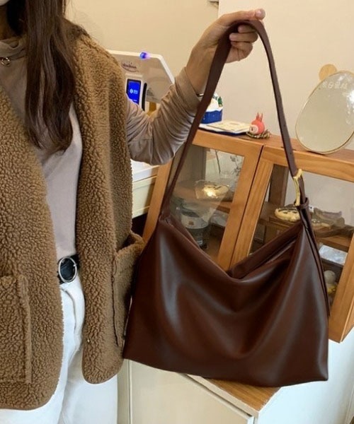 ブラウンレザー ショルダーバッグ 二重ポケット クーズーレザー B5サイズ対応 ショルダーバッグ | BAG