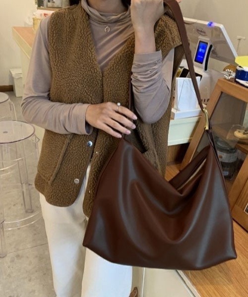 moment+（モーメントプラス）の「【累計販売枚数1万枚突破！】ワイドベルトフェイクレザーショルダーバッグ（ショルダーバッグ・レディース・ブラック/ブラウン/アイボリー・FREE）」の16枚目の写真