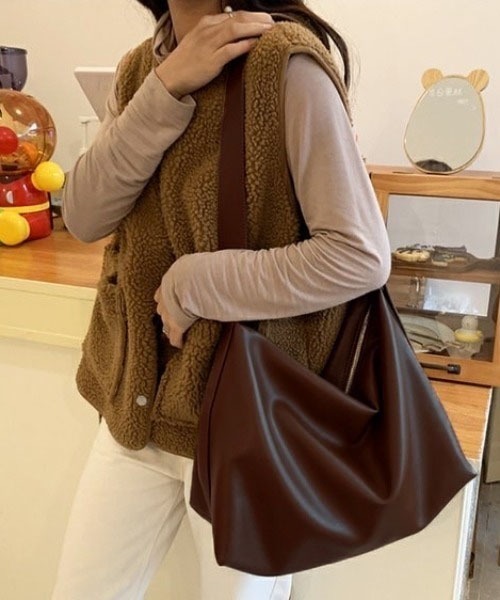 moment+（モーメントプラス）の「【累計販売枚数1万枚突破！】ワイドベルトフェイクレザーショルダーバッグ（ショルダーバッグ・レディース・ブラック/ブラウン/アイボリー・FREE）」の15枚目の写真