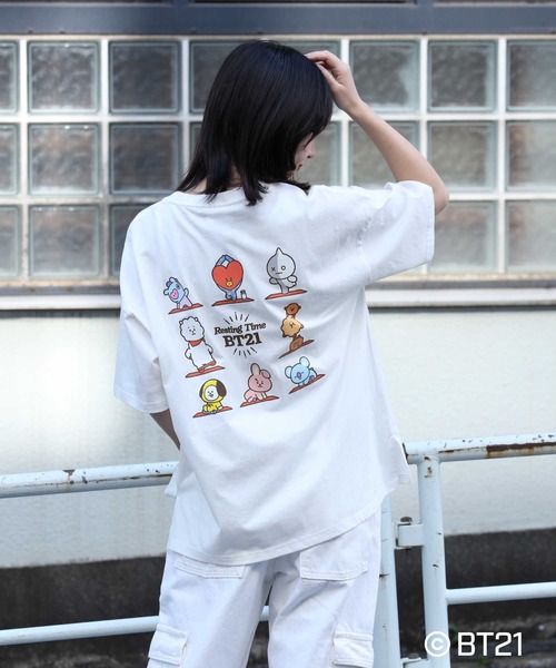 Right-on（ライトオン）の「BT21バックプリントT（Tシャツ