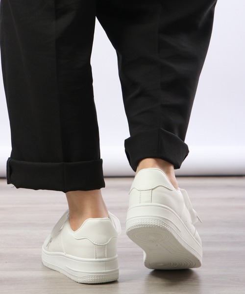 lus.(ラスドット)の「クラシックレースアップスニーカー(スニーカー・レディース・ホワイト・S/M/L/LL/3L/SS)」の2枚目の写真