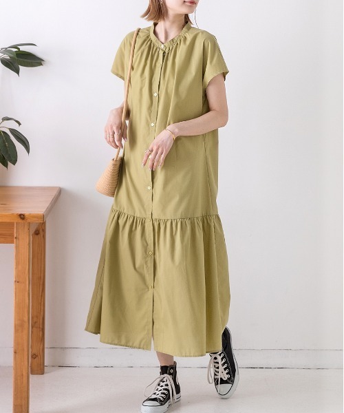 ad thie(アドティエ)の「バンドカラー フレンチスリーブ ティアードワンピース(シャツワンピース・レディース・ブラック/ベージュ/カーキ/オフホワイト・FREE)」の4枚目の写真