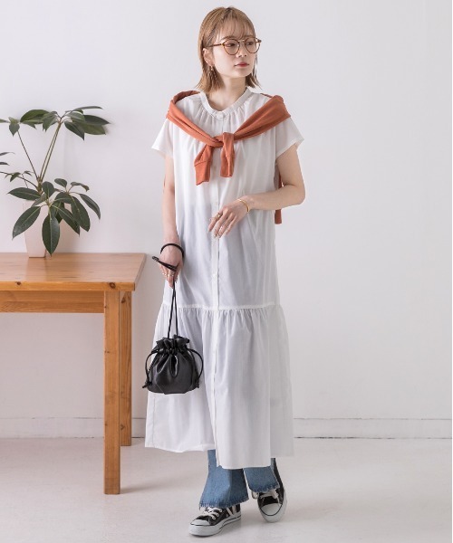 ad thie(アドティエ)の「バンドカラー フレンチスリーブ ティアードワンピース(シャツワンピース・レディース・ブラック/ベージュ/カーキ/オフホワイト・FREE)」の7枚目の写真