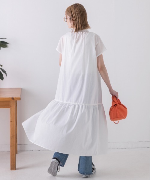 ad thie(アドティエ)の「バンドカラー フレンチスリーブ ティアードワンピース(シャツワンピース・レディース・ブラック/ベージュ/カーキ/オフホワイト・FREE)」の11枚目の写真