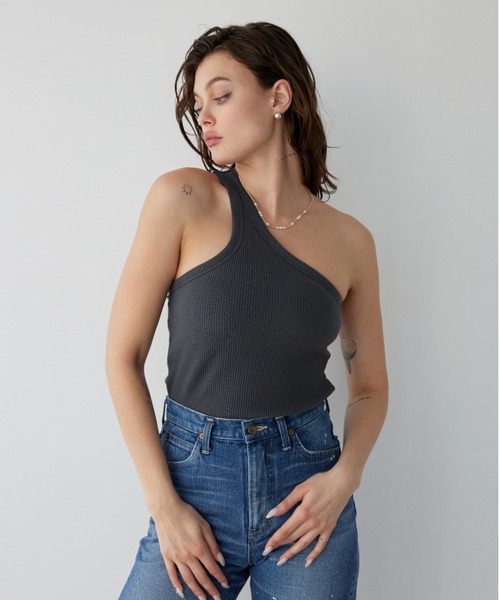 ALEXIA STAM（アリシアスタン）の「One Shoulder Rib Tank Top /パッドinワンショルタンクトップ（タンクトップ・レディース・ホワイト/ピンク/チャコールグレー・FREE）」の5枚目の写真