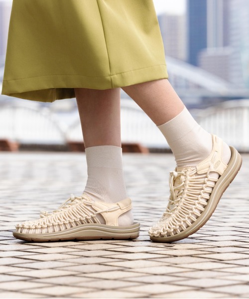 KEEN(キーン)の「UNEEK / ユニーク/ レディース スニーカーサンダル(サンダル・レディース・ブラック/ホワイト/ベージュ・24.5cm/23cm/24cm/25cm/23.5cm/22.5㎝/26cm/25.5cm/26.5cm/22.5cm/27cm)」の20枚目の写真