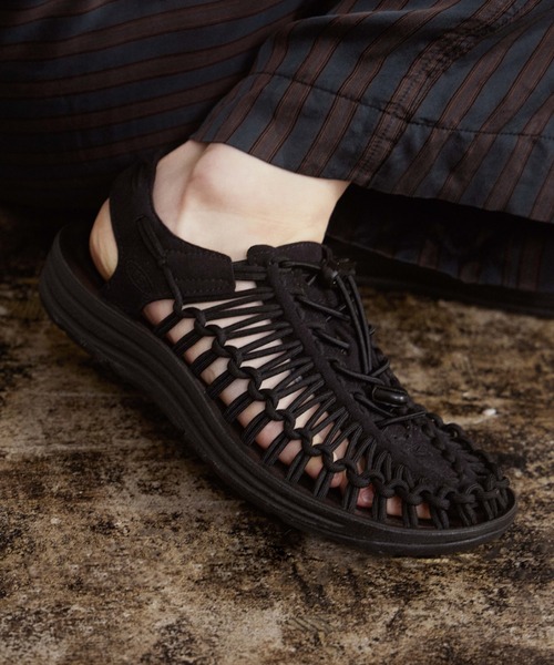 KEEN（キーン）の「UNEEK / ユニーク/ レディース スニーカーサンダル（サンダル・レディース・ブラック/ホワイト/ベージュ・24.5cm/23cm/24cm/25cm/23.5cm/22.5㎝/26cm/25.5cm/26.5cm/22.5cm/27cm）」の15枚目の写真