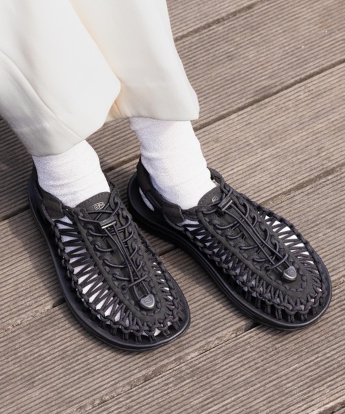 KEEN（キーン）の「UNEEK / ユニーク/ レディース スニーカーサンダル（サンダル・レディース・ブラック/ホワイト/ベージュ・24.5cm/23cm/24cm/25cm/23.5cm/22.5㎝/26cm/25.5cm/26.5cm/22.5cm/27cm）」の17枚目の写真