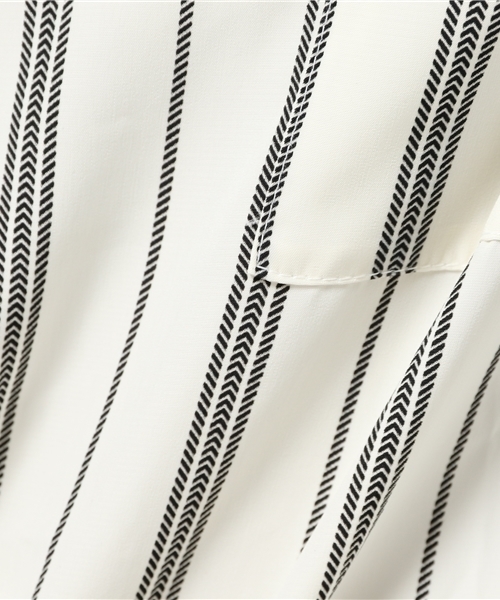 CIAOPANIC（チャオパニック）の「【Ciaopanic】　ヘリンボンストライプBigスリーブBL（シャツ/ブラウス・レディース・オフホワイト/ネイビー・FREE）」の11枚目の写真