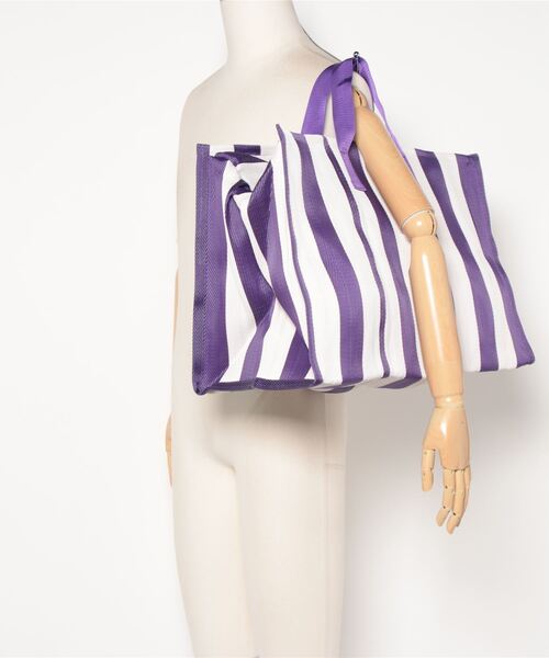 LILA&FLEUR(リラアンドフルール)の「Leisure Bag(トートバッグ・レディース・ホワイト×パープル/グレー×ピンク/グリーン系2・ONE SIZE)」の5枚目の写真
