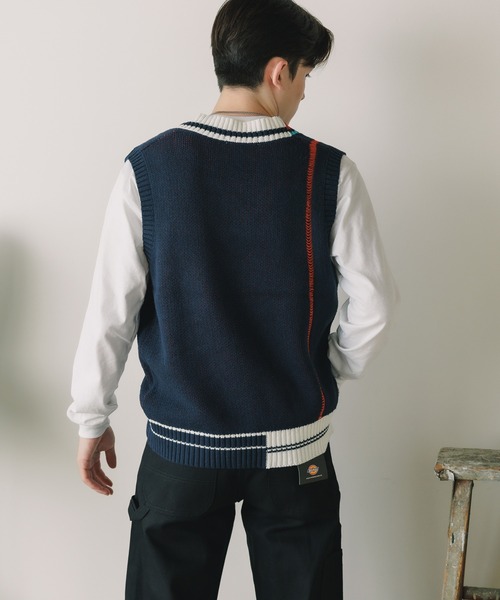 ALL RUNS(オールランズ)の「▲DESIGN V-NECK VEST/デザインVネックベスト(ベスト・メンズ・ホワイト/ブラック・M/XL/L)」の3枚目の写真