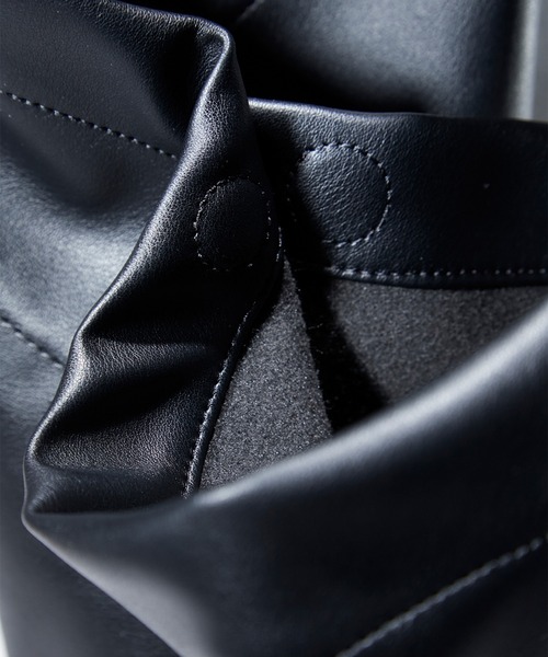 CIASENSE(シアセンス)の「Double Ring Shoulder Bag/Tote Bag ダブルリング合皮ショルダーバッグ/トートバッグ(ショルダーバッグ・メンズ・ブラック/ホワイト/アッシュグレー/チャコールアッシュ/ブラック系・FREE)」の9枚目の写真