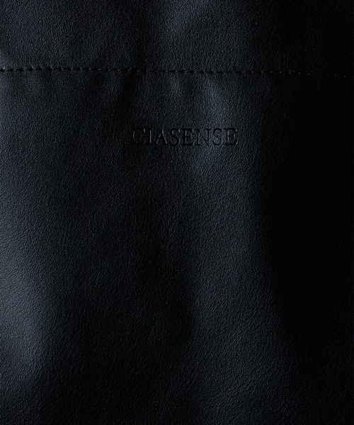 CIASENSE(シアセンス)の「Double Ring Shoulder Bag/Tote Bag ダブルリング合皮ショルダーバッグ/トートバッグ(ショルダーバッグ・メンズ・ブラック/ホワイト/アッシュグレー/チャコールアッシュ/ブラック系・FREE)」の11枚目の写真