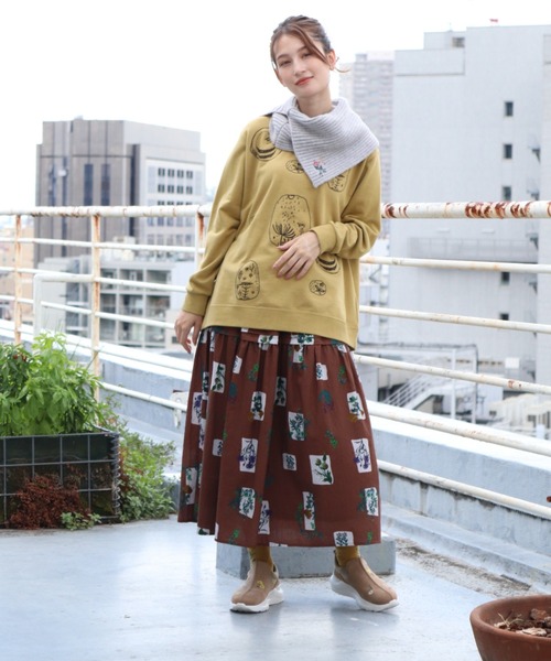 SUPER HAKKA（スーパーハッカ）の「フラワーバンドル刺繍ネックカバースヌード（ストール/ショール・レディース・ライトグレー/グリーン/ブラウン・FREE）」の7枚目の写真