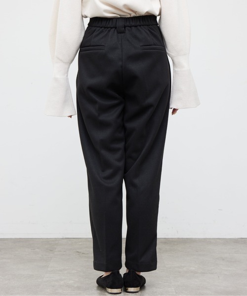 Chez toi（シェトワ）の「起毛ストレッチタックテーパードパンツ（その他パンツ・レディース・カーキ/ブラック/ベージュ/アイボリー・SMALL/MEDIUM）」の13枚目の写真