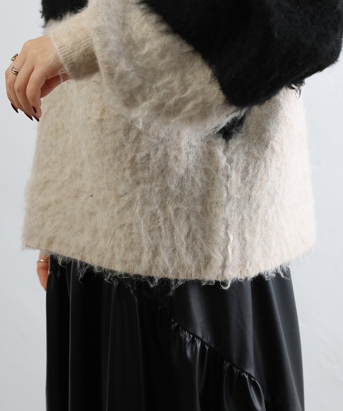 COLONY 2139(コロニートゥーワンスリーナイン)の「カラーブロッキングシャギーニットプルオーバー(ニット/セーター・レディース・ネイビー/ブラック・FREE)」の18枚目の写真