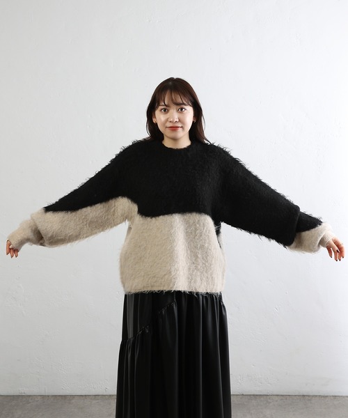 COLONY 2139(コロニートゥーワンスリーナイン)の「カラーブロッキングシャギーニットプルオーバー(ニット/セーター・レディース・ネイビー/ブラック・FREE)」の19枚目の写真