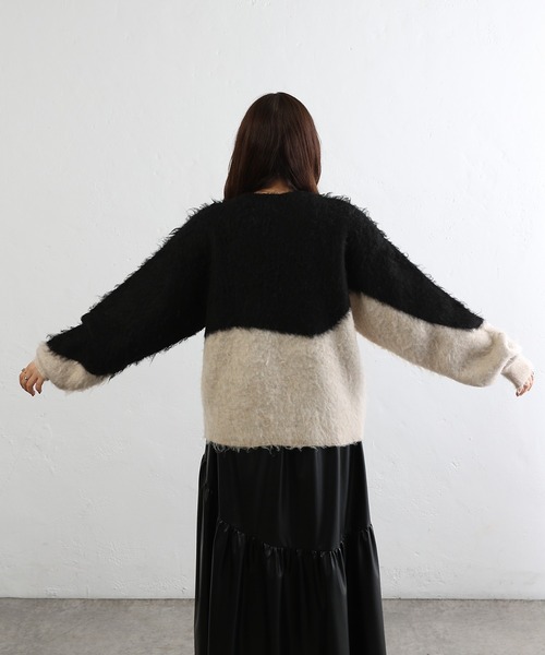 COLONY 2139(コロニートゥーワンスリーナイン)の「カラーブロッキングシャギーニットプルオーバー(ニット/セーター・レディース・ネイビー/ブラック・FREE)」の20枚目の写真