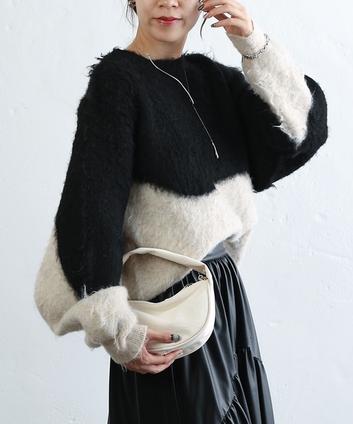 COLONY 2139(コロニートゥーワンスリーナイン)の「カラーブロッキングシャギーニットプルオーバー(ニット/セーター・レディース・ネイビー/ブラック・FREE)」の3枚目の写真