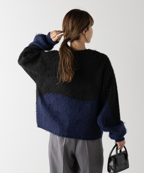 COLONY 2139(コロニートゥーワンスリーナイン)の「カラーブロッキングシャギーニットプルオーバー(ニット/セーター・レディース・ネイビー/ブラック・FREE)」の7枚目の写真