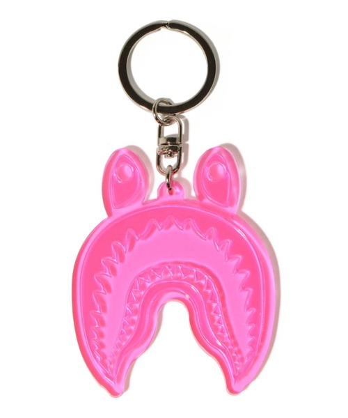 A BATHING APE(アベイシングエイプ)の「SHARK REFLECTIVE KEYCHAIN M(キーホルダー・メンズ・ピンク/ホワイト/ブラック/オレンジ/イエロー/グリーン・FREE)」の5枚目の写真