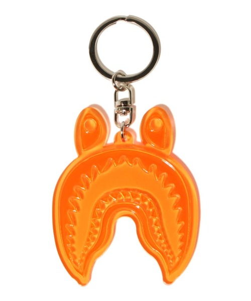 A BATHING APE(アベイシングエイプ)の「SHARK REFLECTIVE KEYCHAIN M(キーホルダー・メンズ・ピンク/ホワイト/ブラック/オレンジ/イエロー/グリーン・FREE)」の6枚目の写真
