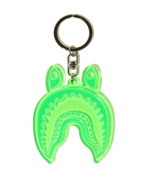 A BATHING APE(アベイシングエイプ)の「SHARK REFLECTIVE KEYCHAIN M(キーホルダー・メンズ・ピンク/ホワイト/ブラック/オレンジ/イエロー/グリーン・FREE)」の4枚目の写真