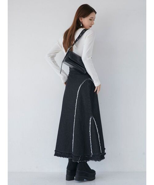 MURUA（ムルーア）の「ラインパネルデニムスカート（デニムスカート・レディース・アイボリー/ブラック・2/1）」の5枚目の写真