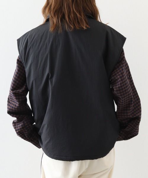 &soiree(アンドソワレ)の「&soiree ハーフジップ中綿アノラックベスト(ダウンベスト・レディース・アイボリー/ブラック・FREE)」の12枚目の写真