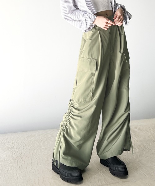 Java(ジャバ)の「《JaVa ジャバコラボ》大人のボリュームボトムス。裾シャーリングワイドカーゴパンツ(カーゴパンツ・レディース・カーキ/アイボリー/ブラック・SMALL/LARGE/MEDIUM/X-LARGE)」の5枚目の写真