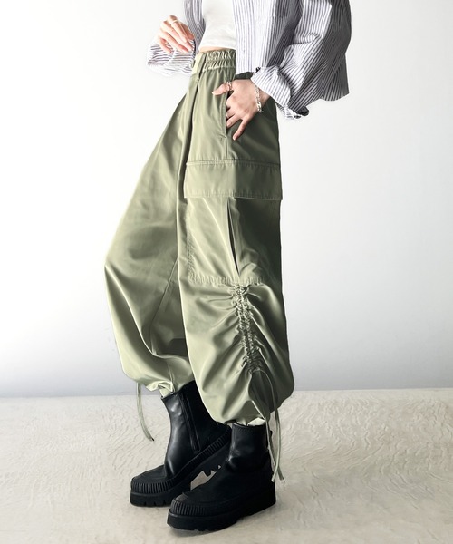 Java(ジャバ)の「《JaVa ジャバコラボ》大人のボリュームボトムス。裾シャーリングワイドカーゴパンツ(カーゴパンツ・レディース・カーキ/アイボリー/ブラック・SMALL/LARGE/MEDIUM/X-LARGE)」の8枚目の写真