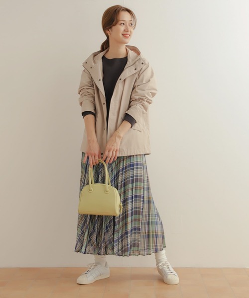 URBAN RESEARCH DOORS(アーバンリサーチドアーズ)の「キルトライナー撥水マウンテンパーカー(マウンテンパーカー・レディース・ライトベージュ/ネイビー・MEDIUM)」の5枚目の写真