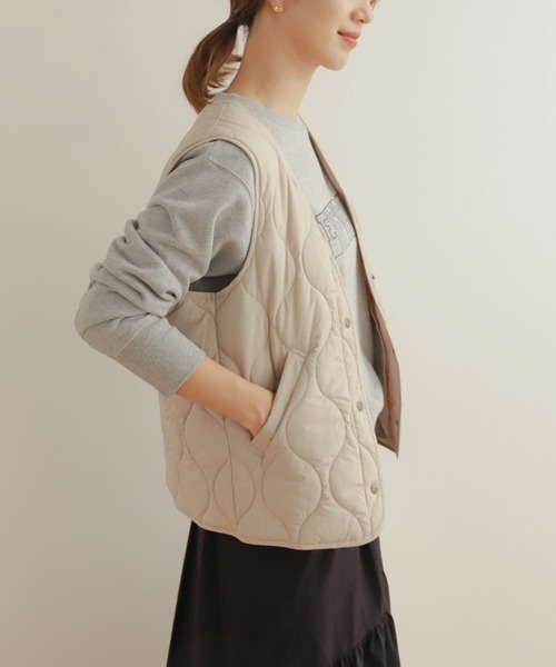 URBAN RESEARCH DOORS(アーバンリサーチドアーズ)の「キルトライナー撥水マウンテンパーカー(マウンテンパーカー・レディース・ライトベージュ/ネイビー・MEDIUM)」の13枚目の写真
