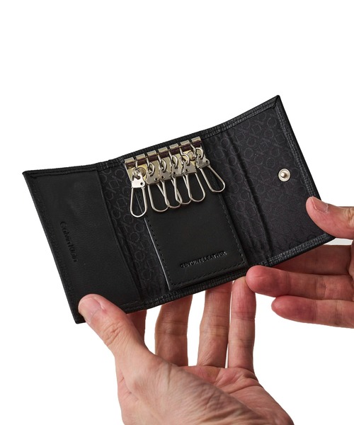 Calvin Klein（カルバン・クライン）の「【Calvin Klein/カルバンクライン】Key Case / ワンポイント レザーキーケース（キーケース/キーアクセサリー・メンズ・ブラック系1/ブラック系2・FREE）」の4枚目の写真