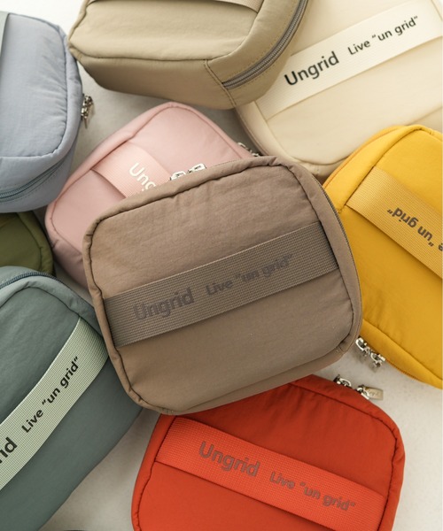 Ungrid（アングリッド）の「【Ungrid/アングリッド】 ソフトナイロン 多機能ポーチ（ポーチ・レディース・マスタード/ミント/ブラック/アイボリー/オレンジ/ピンク/グレイッシュブルー/グレイッシュベージュ/カーキ/ブラウン系その他・FREE）」の4枚目の写真