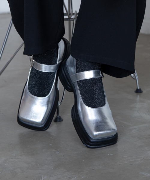 VACANCY（ヴァカンシー）の「ストラップウェーブ厚底ローファー（ローファー・レディース・シルバー/ブラック・MEDIUM/X-LARGE/LARGE）」の10枚目の写真