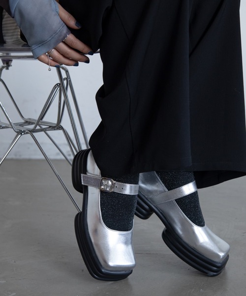 VACANCY（ヴァカンシー）の「ストラップウェーブ厚底ローファー（ローファー・レディース・シルバー/ブラック・MEDIUM/X-LARGE/LARGE）」の11枚目の写真