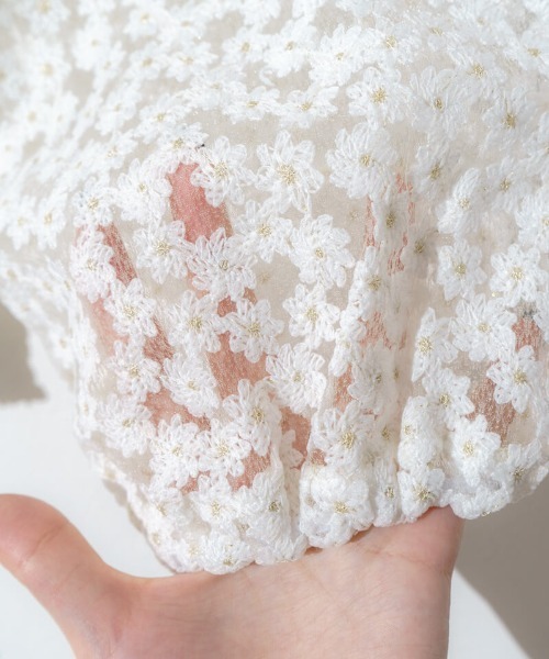 flower（フラワー）の「チャーミングブルームトップ（Tシャツ/カットソー・レディース・ブラック/ホワイト・FREE）」の9枚目の写真